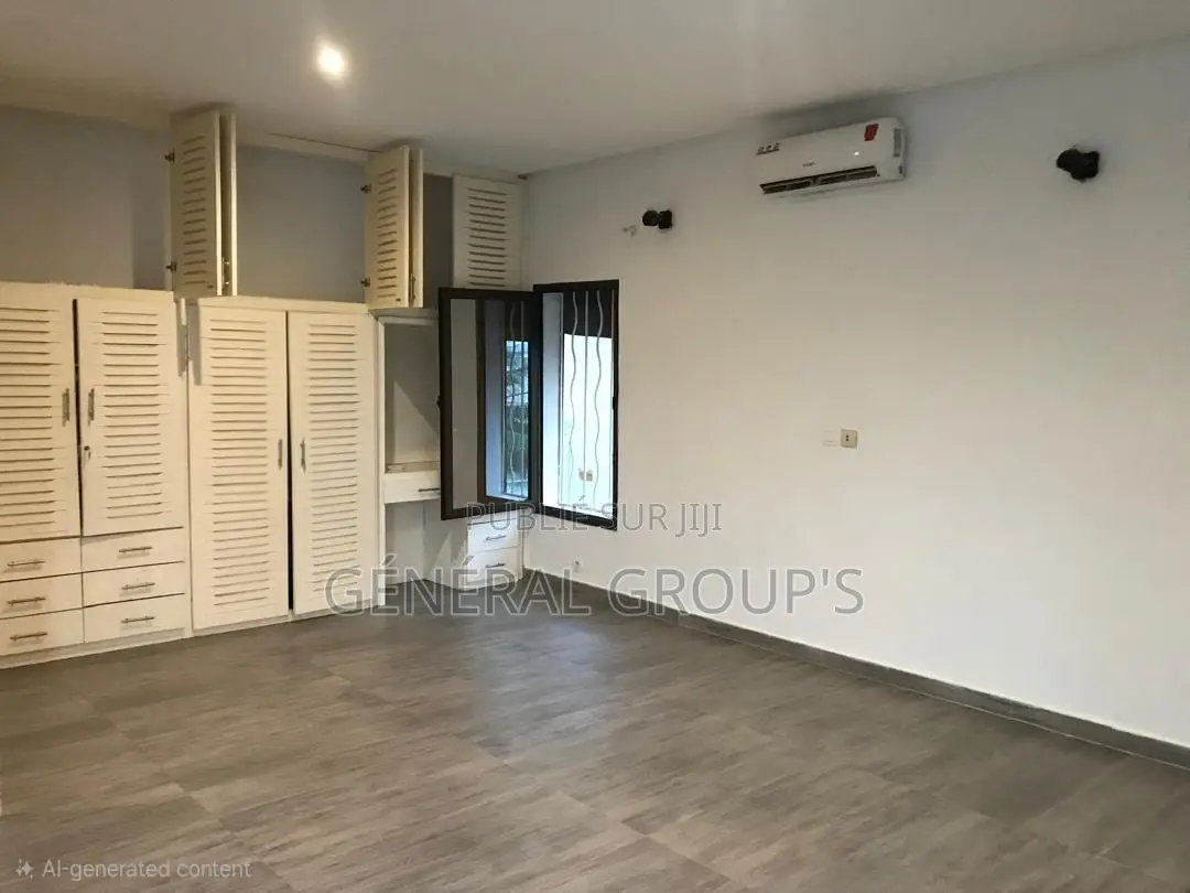 5chbre Duplex dans Presse Immobiliere D, Cocody à Louer