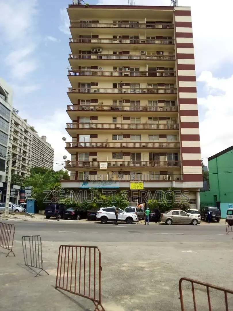 20chbre Blocs d'appartements dans Zié Multi-Service, Le Plateau