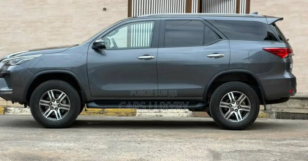 Toyota Fortuner 2025 Noir