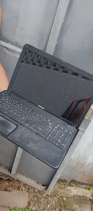 Ordinateur portable Toshiba Satellite C855 4GB Intel Core i3 HDD 320GB