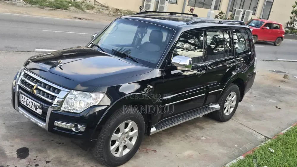 Mitsubishi Pajero 2023 Noir