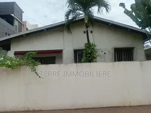 2chbre Villa dans La Terre Immobilière, Treichville à Louer