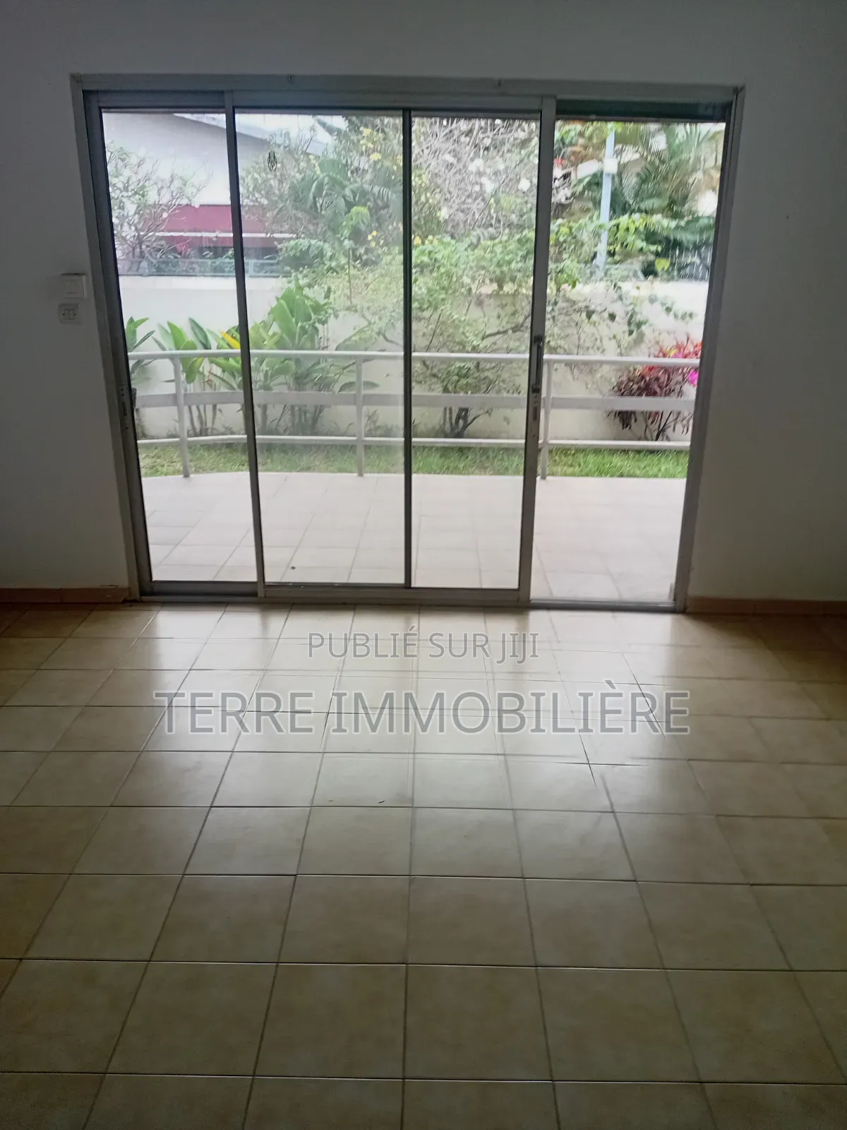 2chbre Villa dans La Terre Immobilière, Treichville à Louer