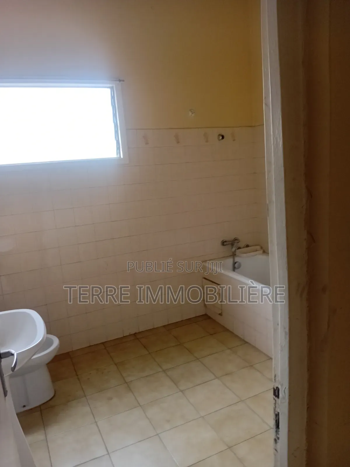 2chbre Villa dans La Terre Immobilière, Treichville à Louer
