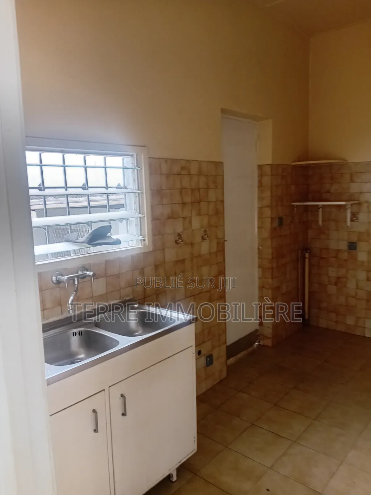 2chbre Villa dans La Terre Immobilière, Treichville à Louer