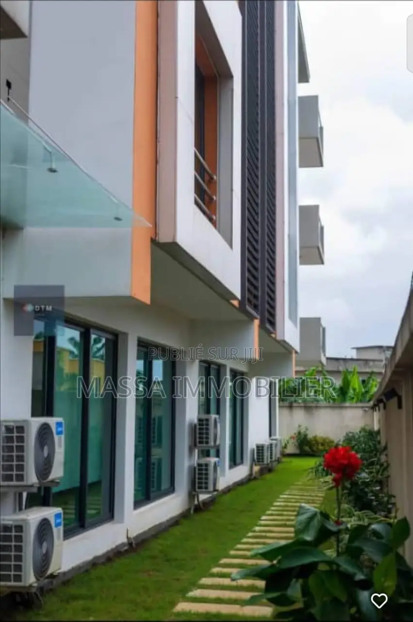 3chbre Appartement dans Massa Immobilier, Cocody à Louer