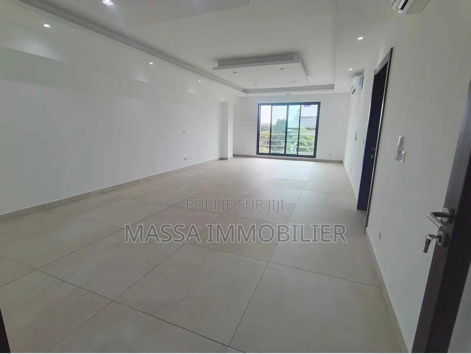 3chbre Appartement dans Massa Immobilier, Cocody à Louer
