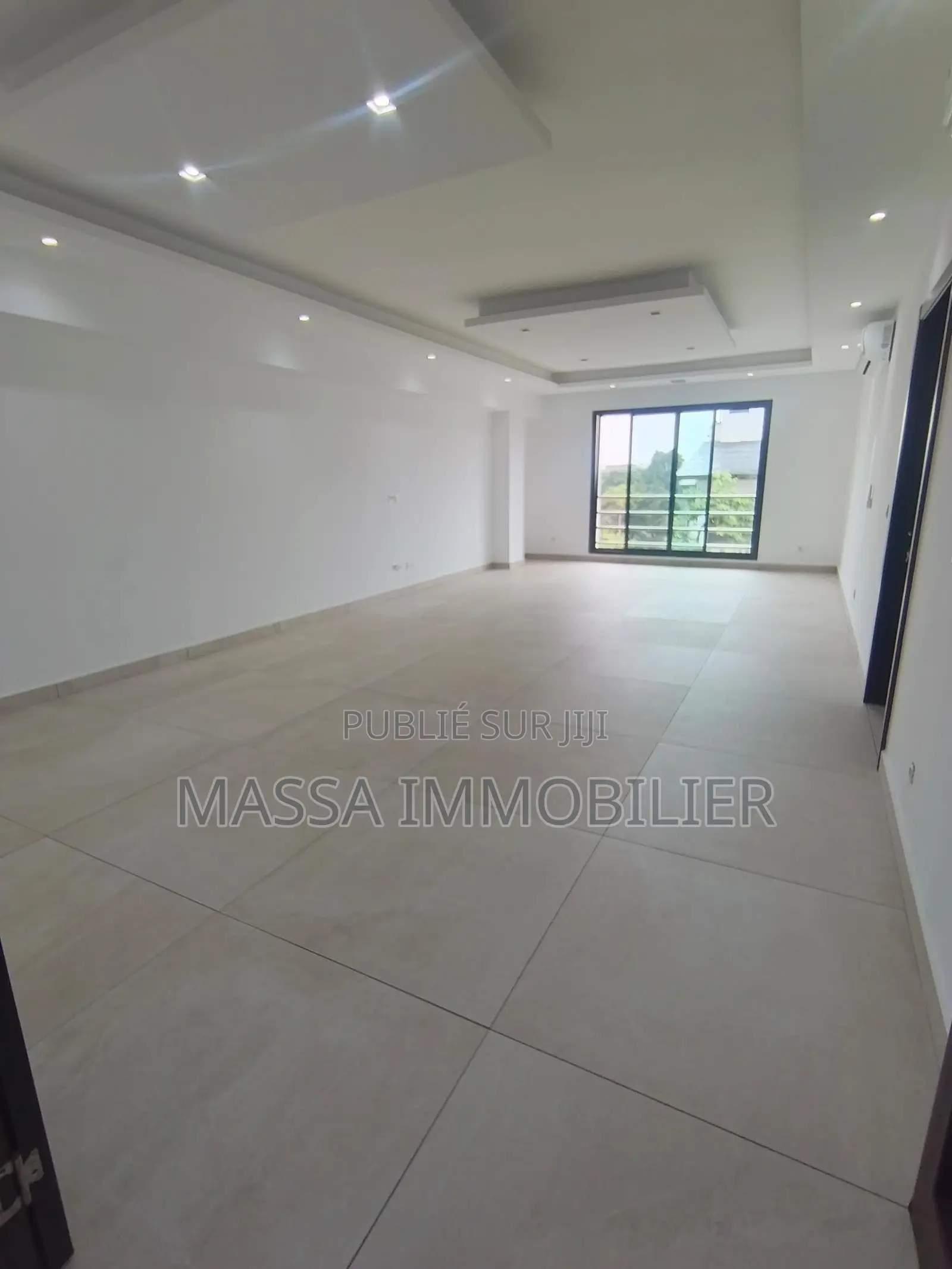 3chbre Appartement dans Massa Immobilier, Cocody à Louer