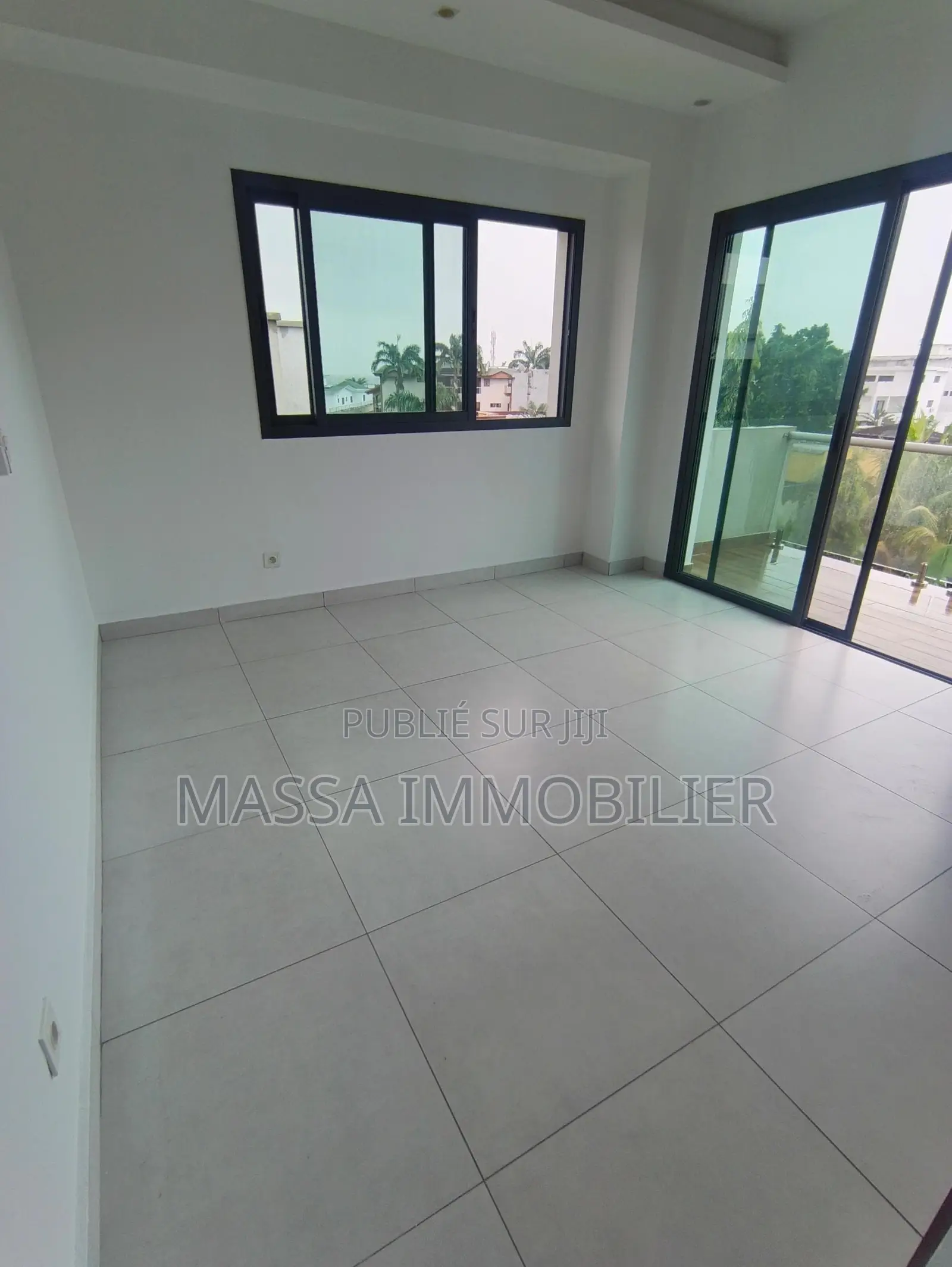 3chbre Appartement dans Massa Immobilier, Cocody à Louer