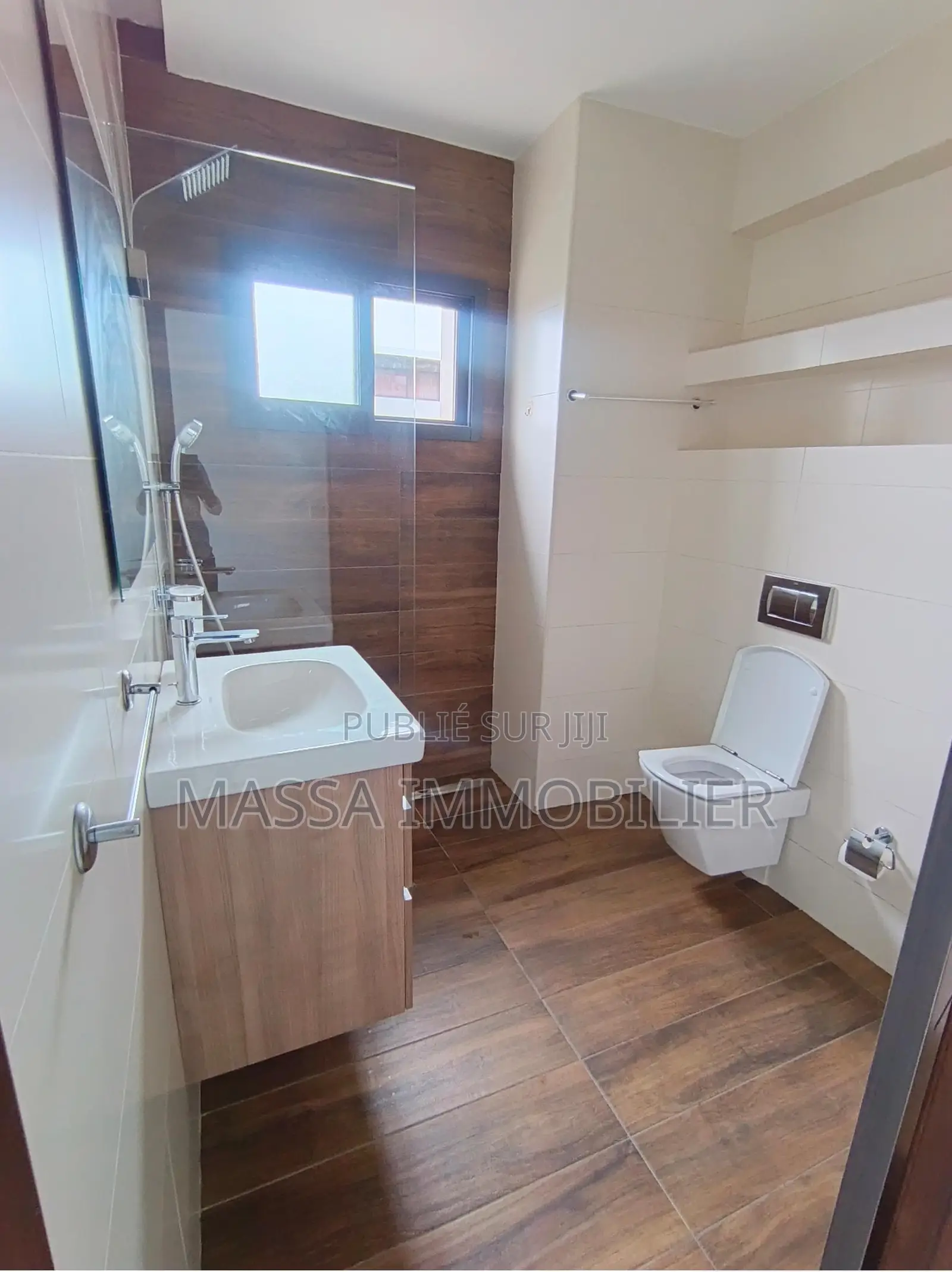 3chbre Appartement dans Massa Immobilier, Cocody à Louer