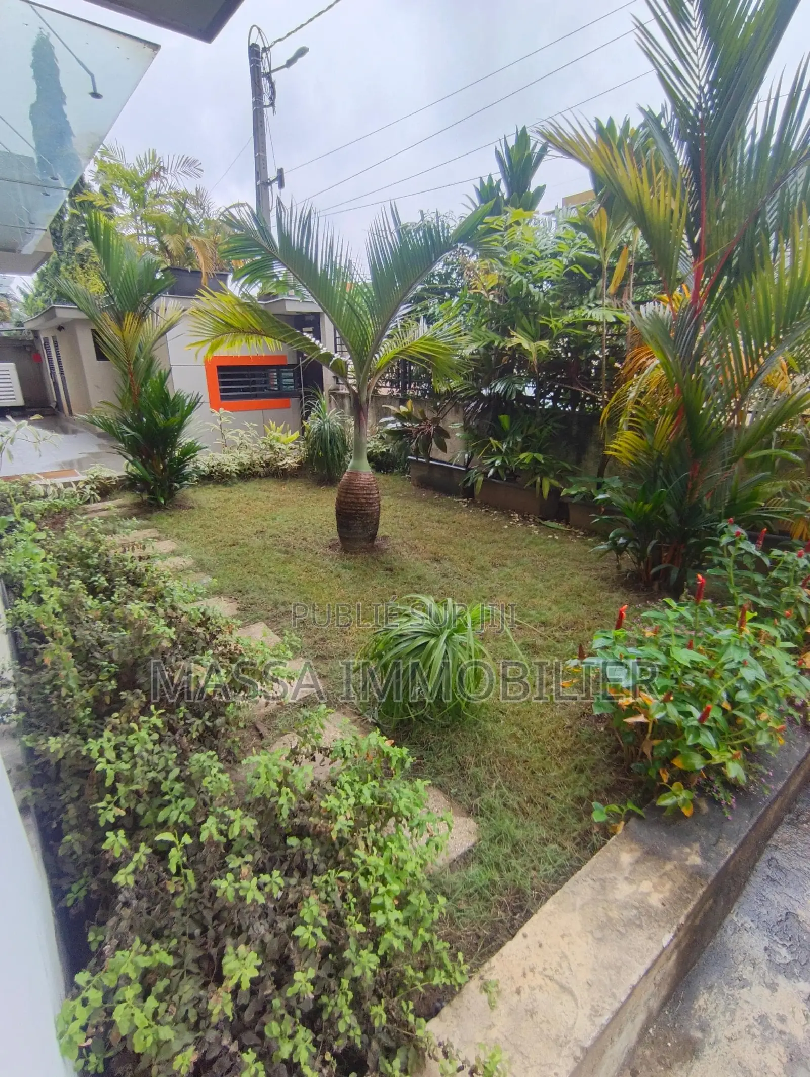 3chbre Appartement dans Massa Immobilier, Cocody à Louer