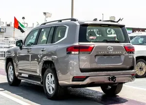 Nouveau Toyota Land Cruiser Prado 2026 Doré