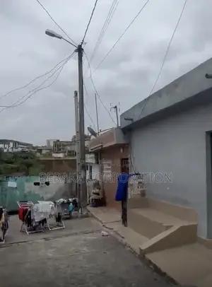 3chbre Villa dans Beraka Corporation, Cocody à Vendre
