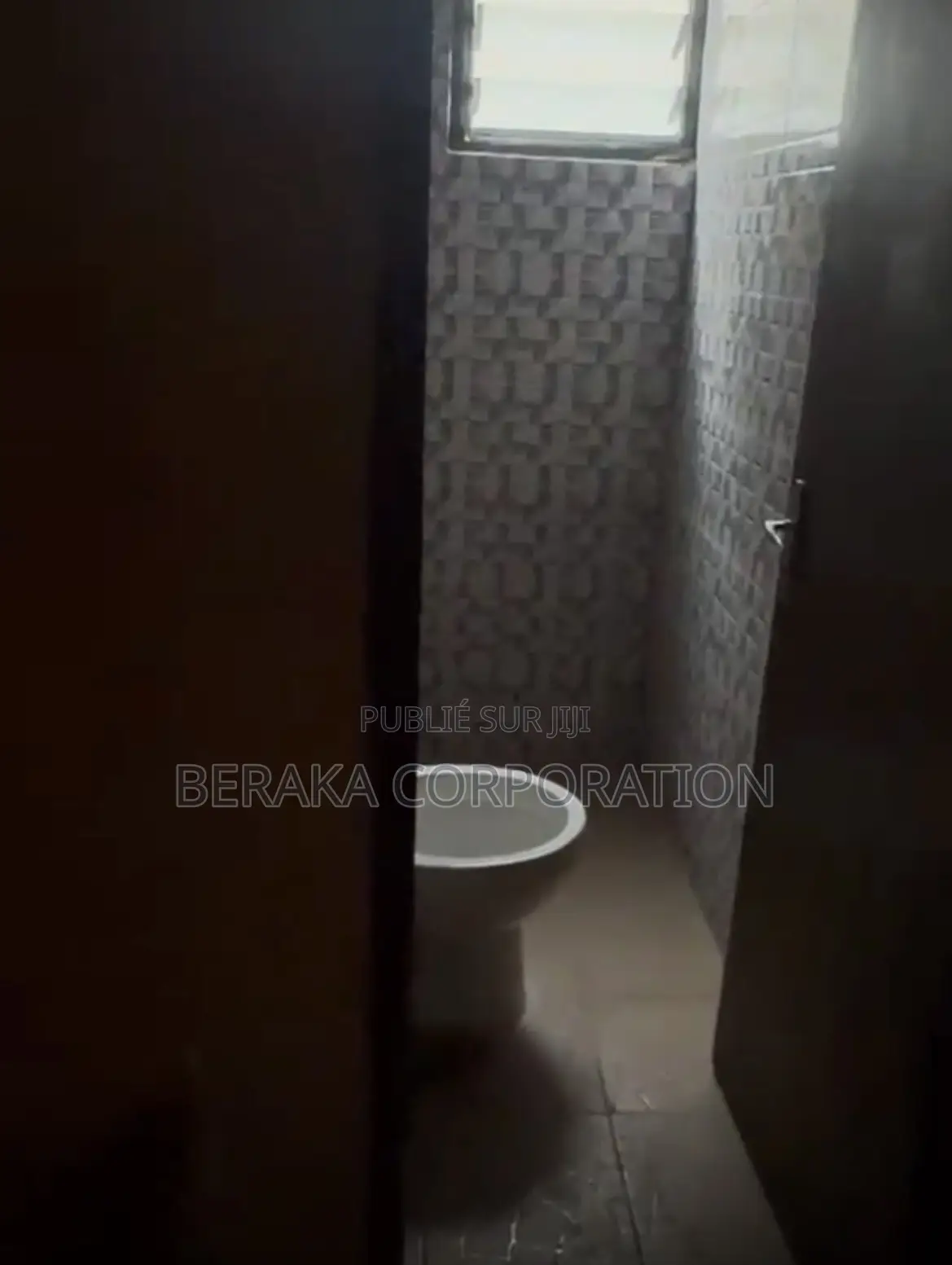 3chbre Villa dans Beraka Corporation, Cocody à Vendre