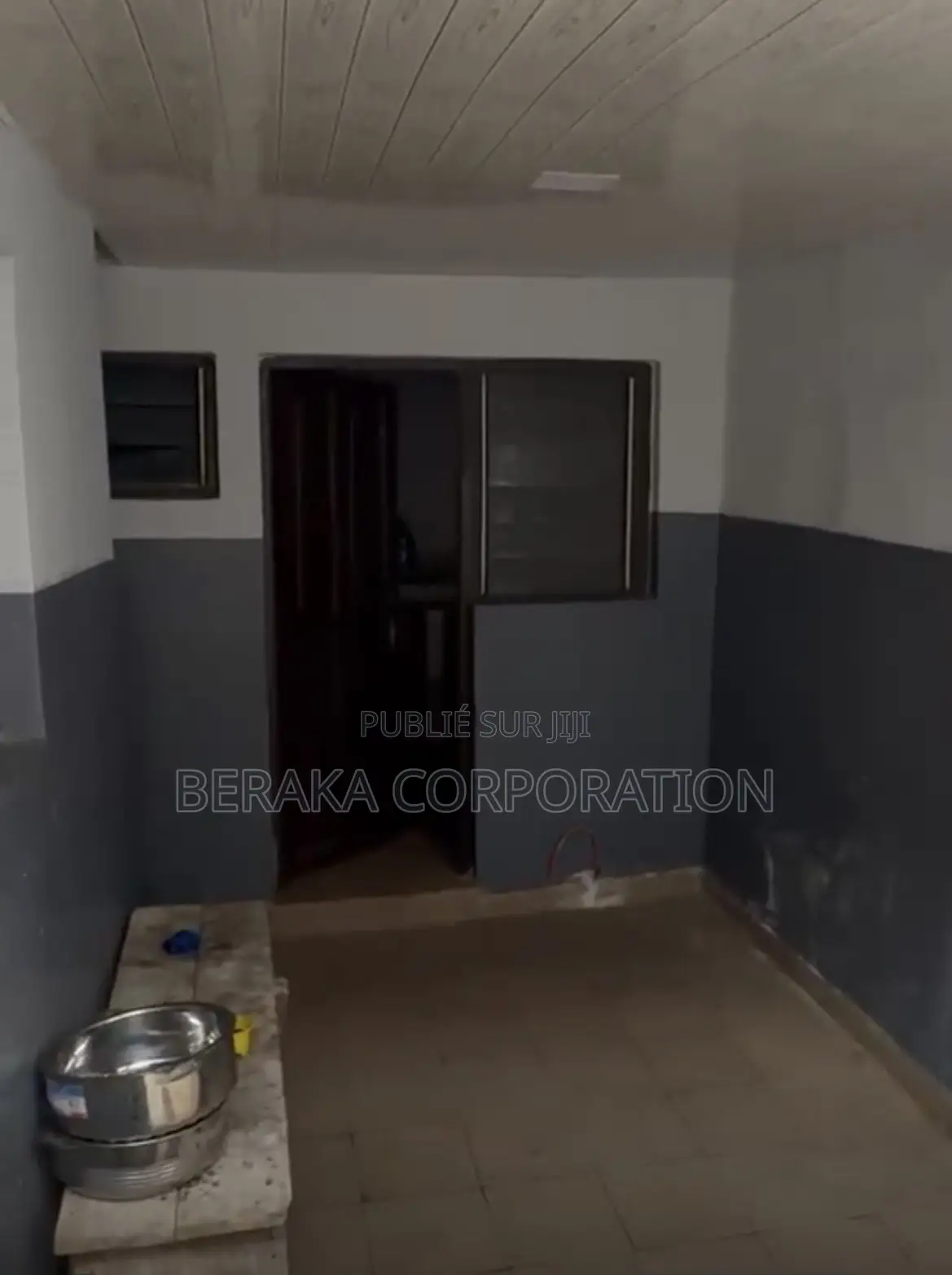 3chbre Villa dans Beraka Corporation, Cocody à Vendre