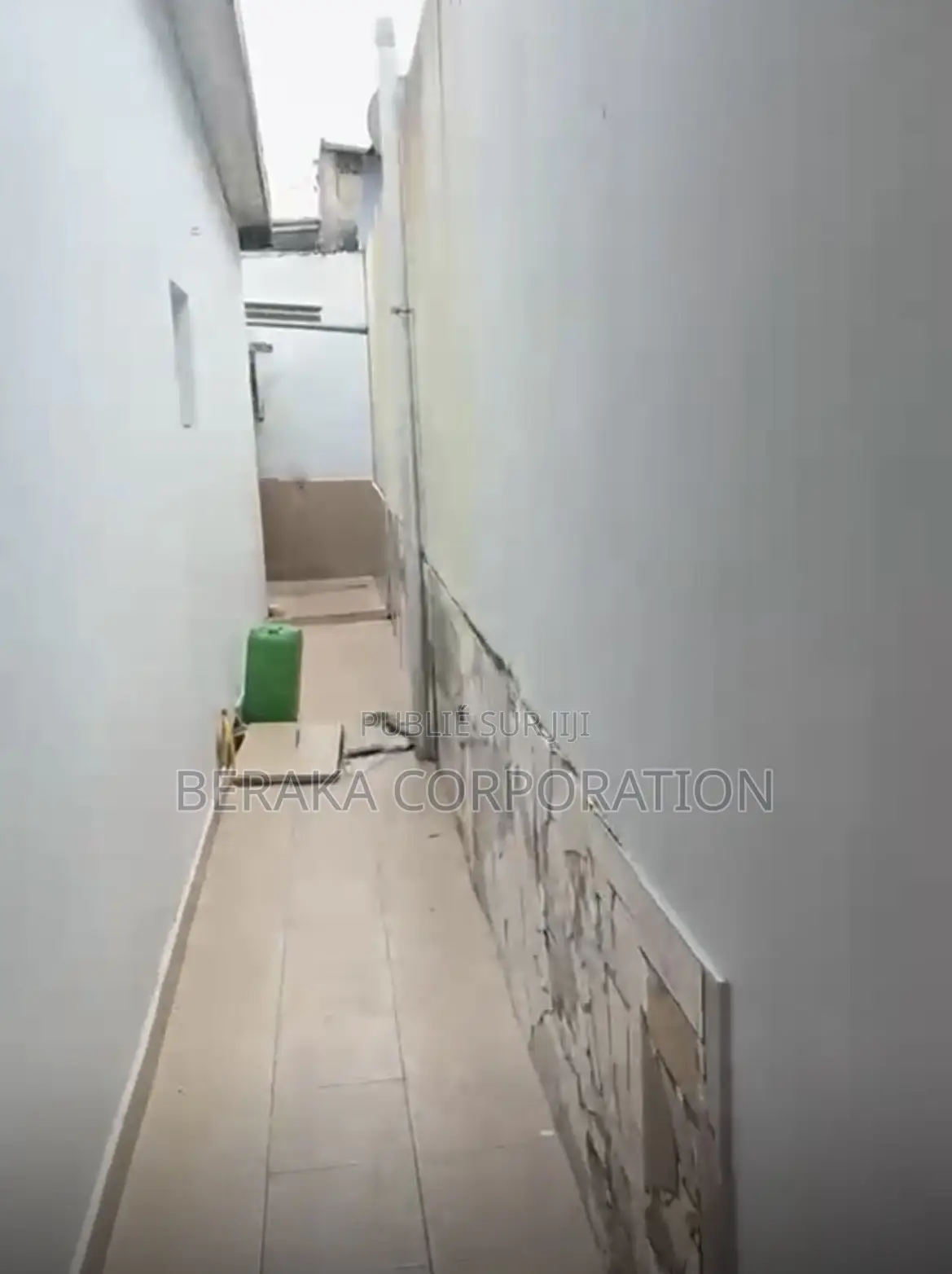 3chbre Villa dans Beraka Corporation, Cocody à Vendre