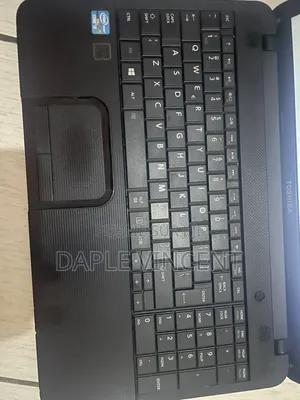 Ordinateur portable Toshiba Satellite C855 4GB Intel Core i3 HDD 320GB