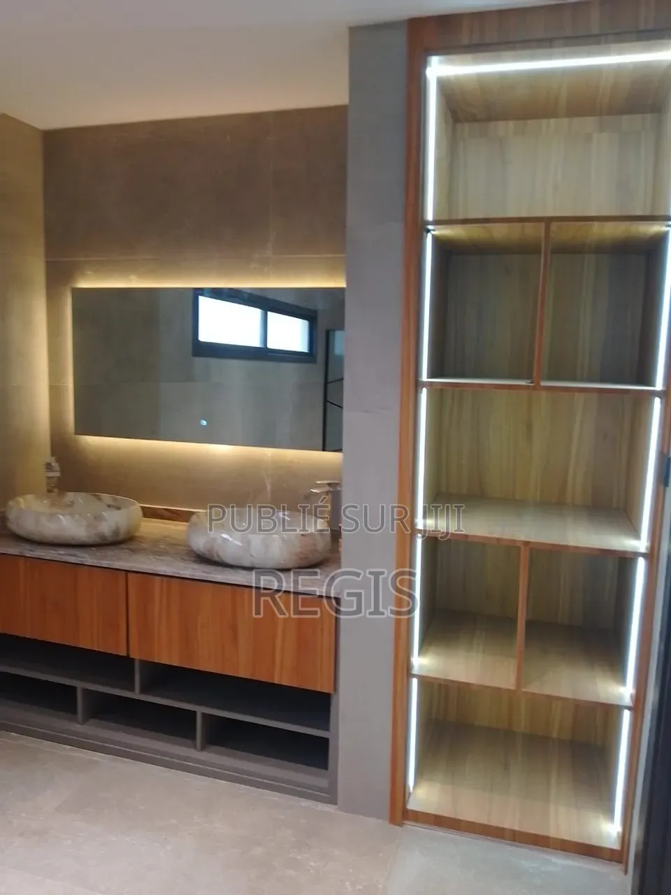 5chbre Villa dans Duplex, Cocody à Vendre