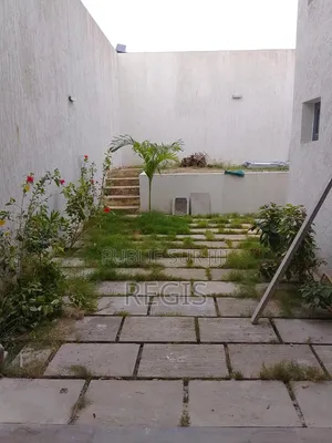 5chbre Villa dans Duplex, Cocody à Vendre