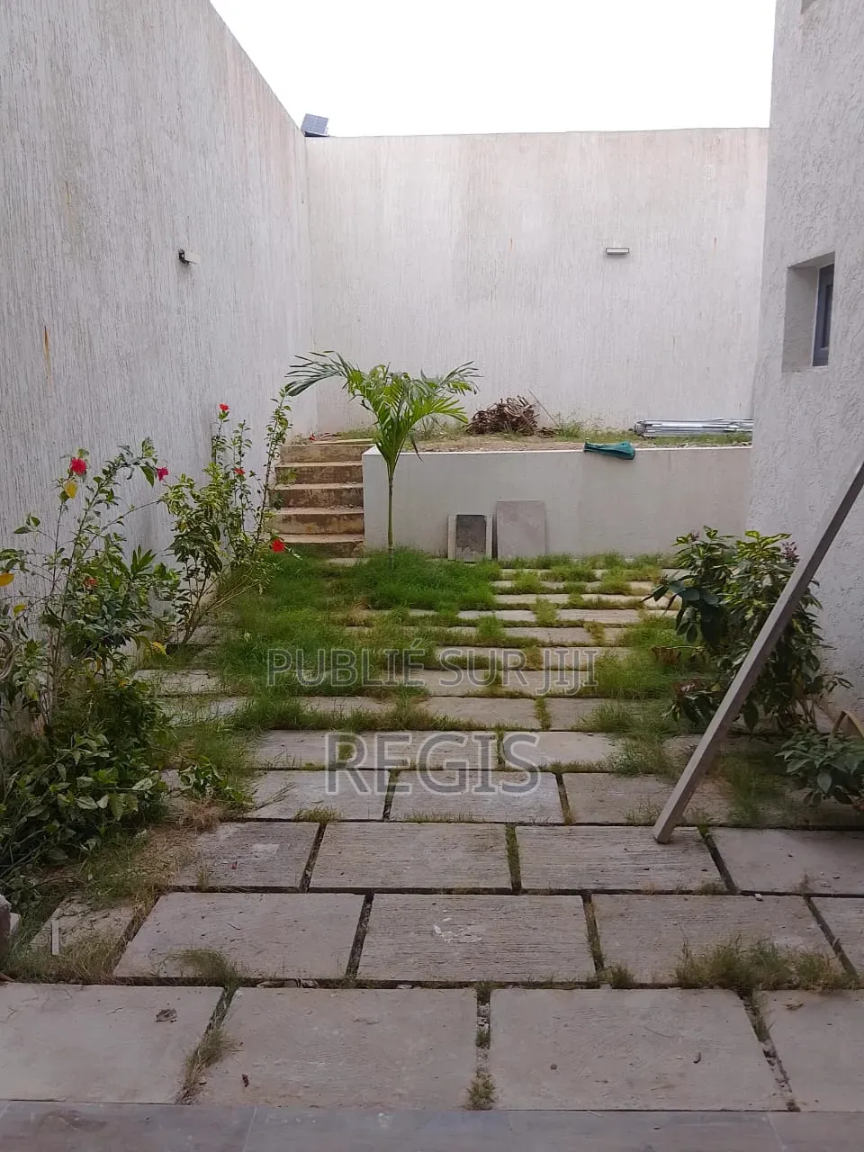 5chbre Villa dans Duplex, Cocody à Vendre
