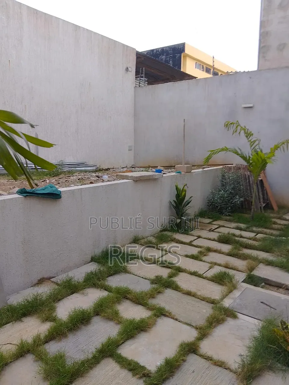 5chbre Villa dans Duplex, Cocody à Vendre