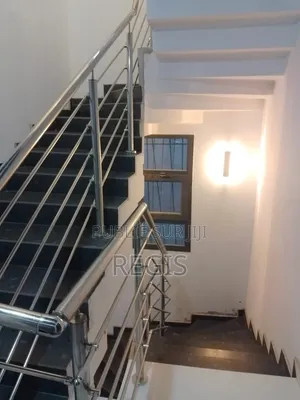 5chbre Villa dans Duplex, Cocody à Vendre