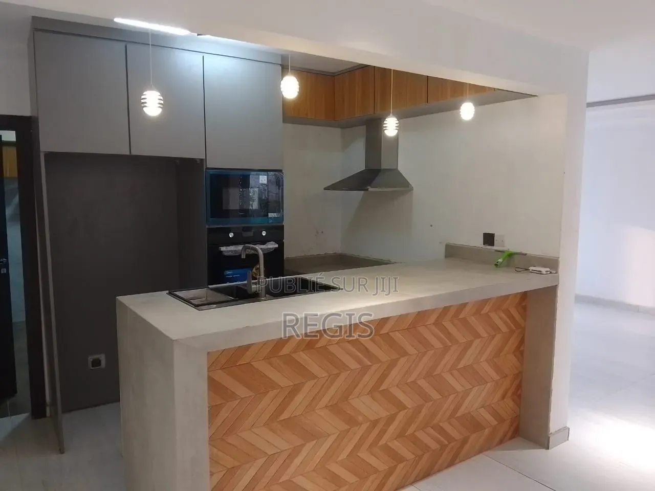 5chbre Villa dans Duplex, Cocody à Vendre