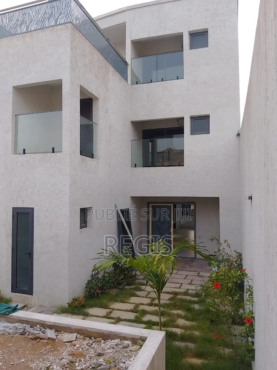 5chbre Villa dans Duplex, Cocody à Vendre