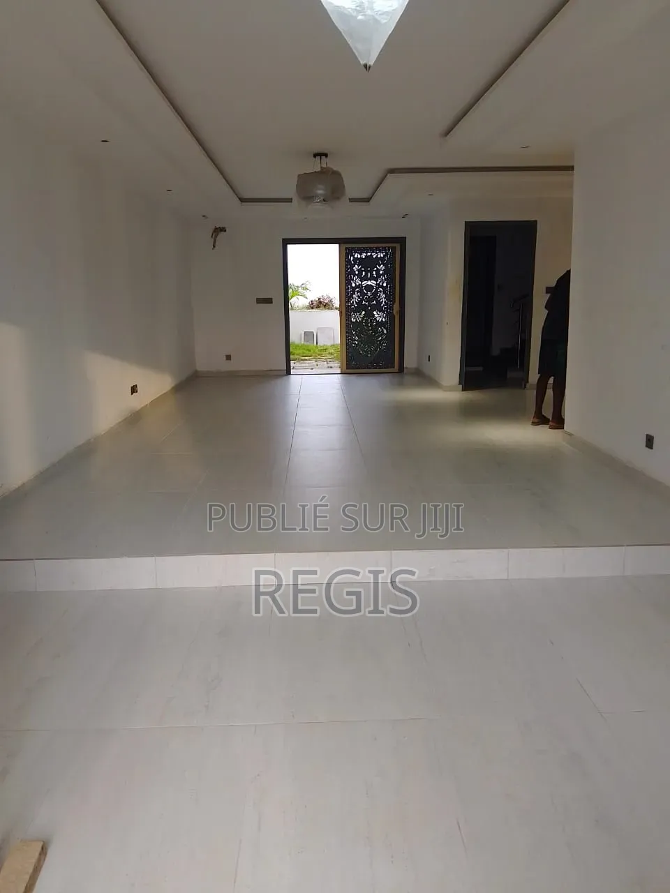 5chbre Villa dans Duplex, Cocody à Vendre