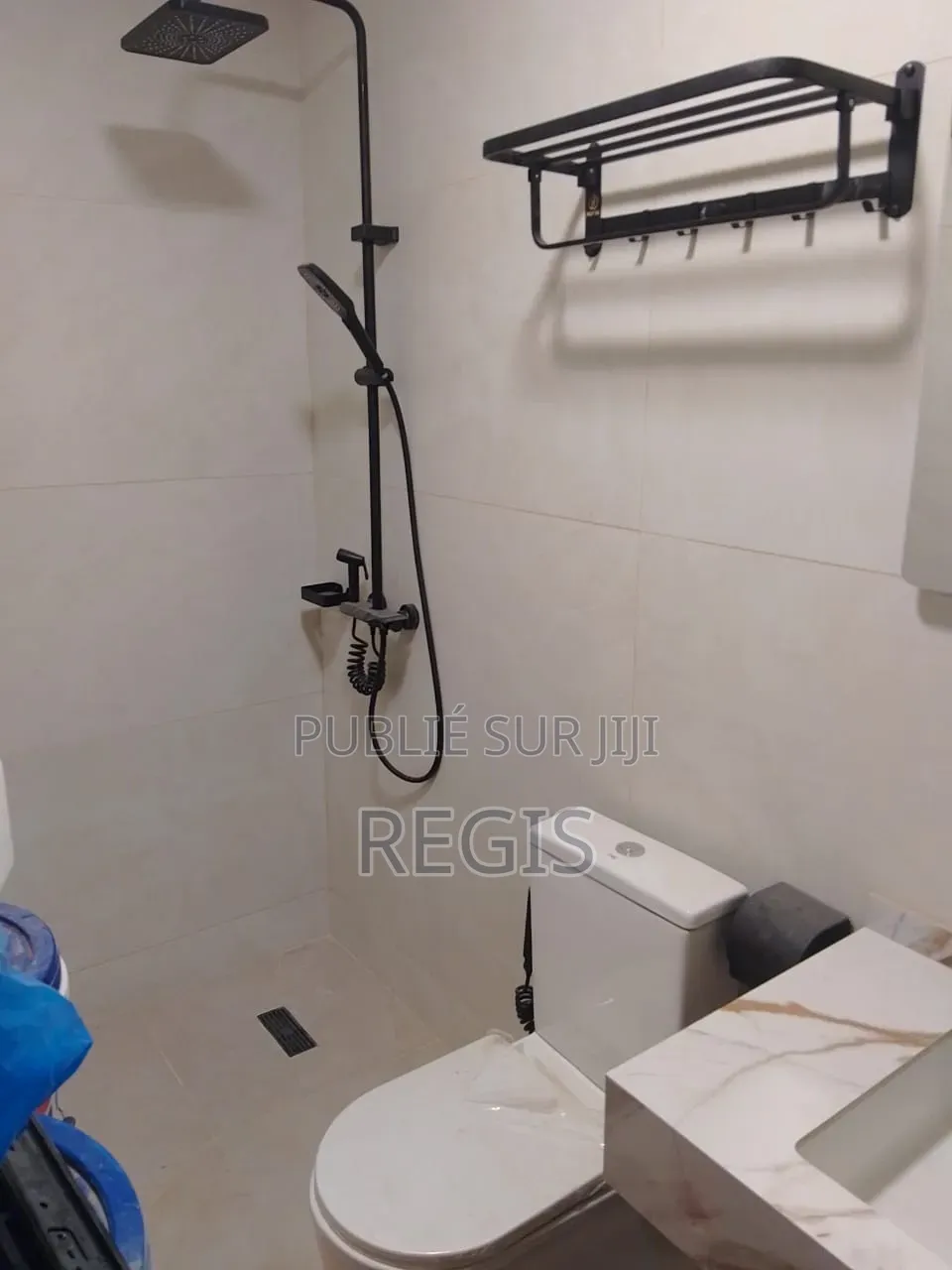 5chbre Villa dans Duplex, Cocody à Vendre