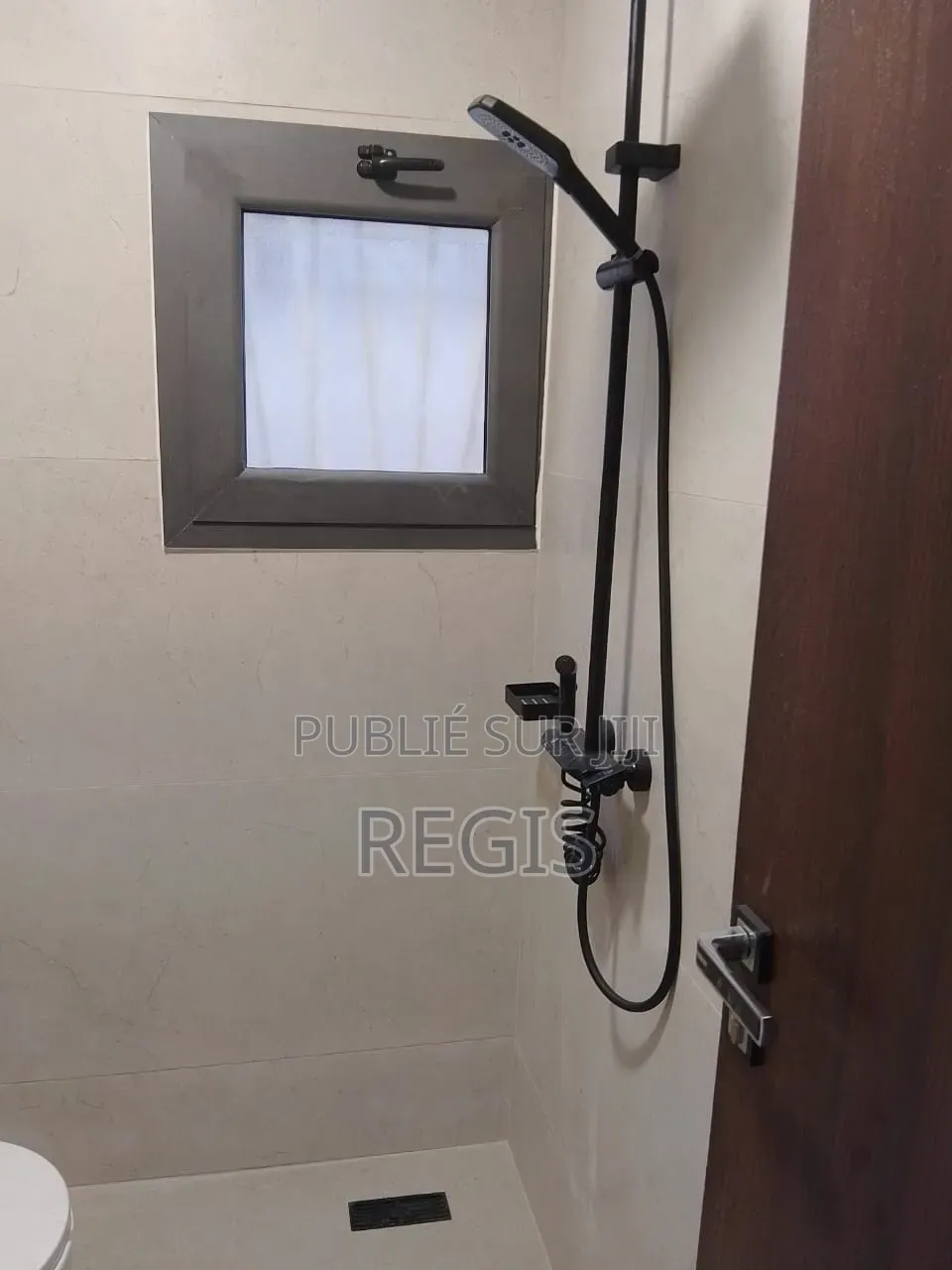 5chbre Villa dans Duplex, Cocody à Vendre