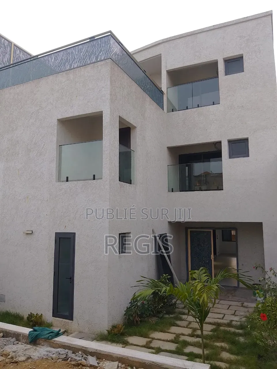 5chbre Villa dans Duplex, Cocody à Vendre
