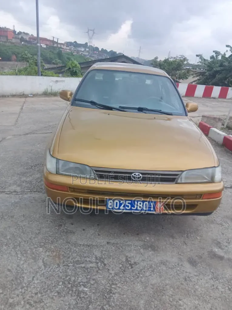 Toyota Corolla 2002 Jaune