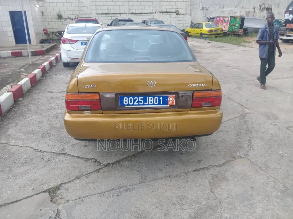 Toyota Corolla 2002 Jaune