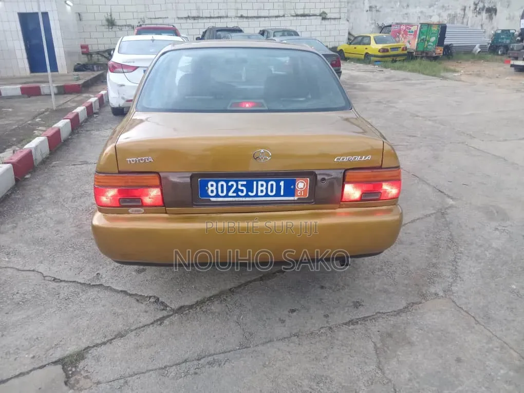 Toyota Corolla 2002 Jaune