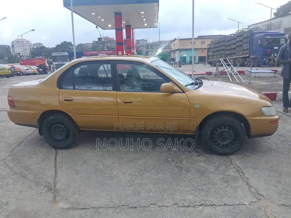 Toyota Corolla 2002 Jaune