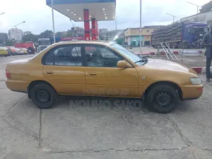 Toyota Corolla 2002 Jaune