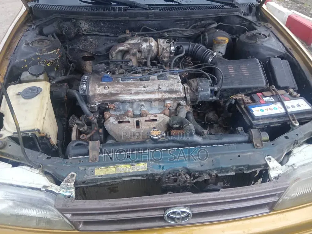 Toyota Corolla 2002 Jaune