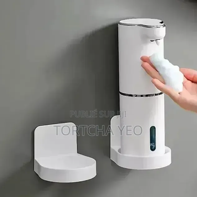 Il Te Suit Du Regard Et Te Donne Du Savon Automatiquement