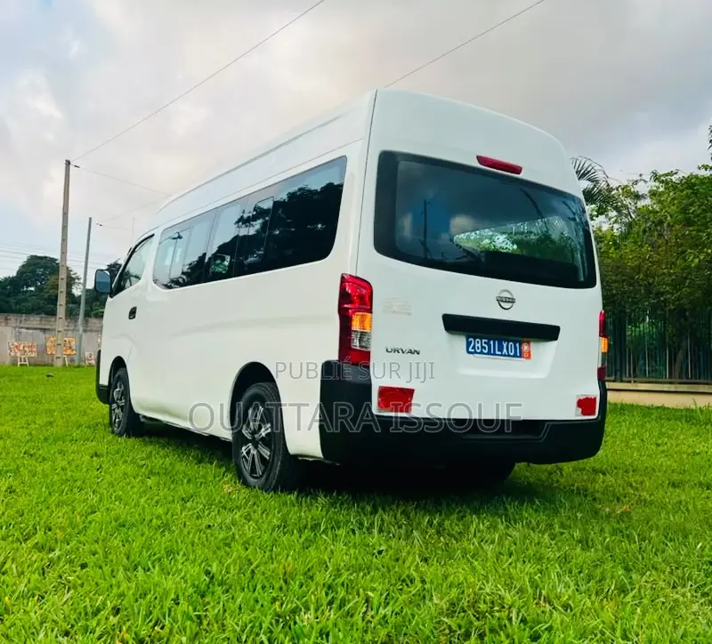 Nissan Caravan (Urvan) 2023 Blanc