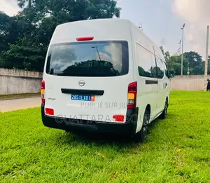 Nissan Caravan (Urvan) 2023 Blanc