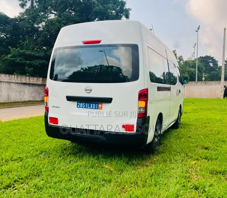 Nissan Caravan (Urvan) 2023 Blanc