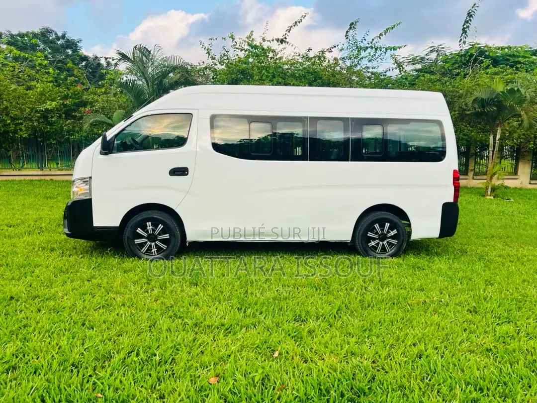 Nissan Caravan (Urvan) 2023 Blanc