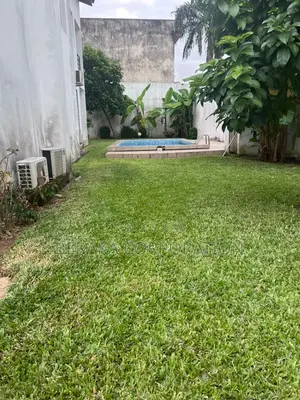 Meublé 4chbre Duplex dans Beraka Corporation, Cocody à Louer