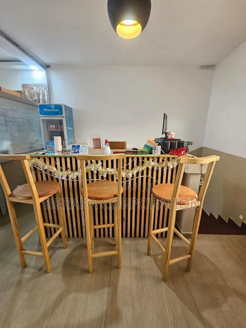 Meublé 4chbre Duplex dans Beraka Corporation, Cocody à Louer