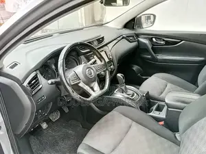 Nissan 100 2011 Gris