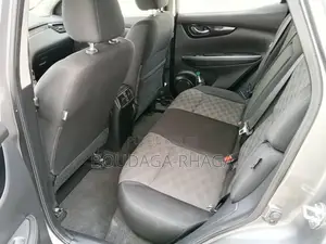 Nissan 100 2011 Gris