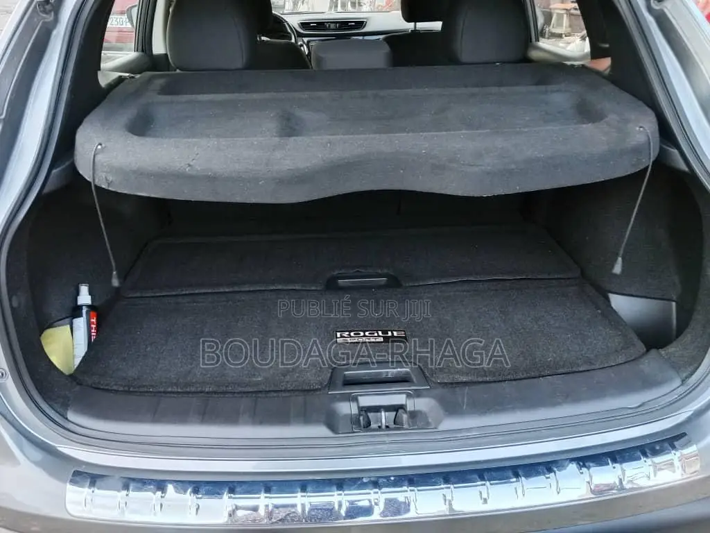 Nissan 100 2011 Gris