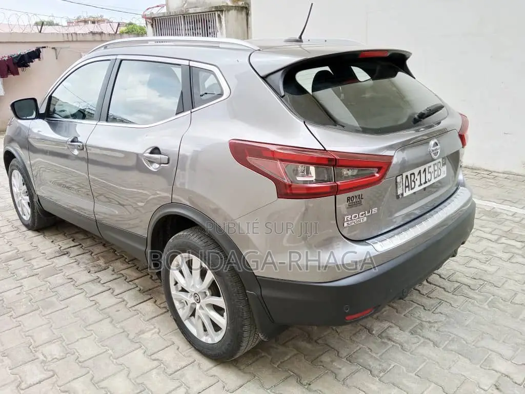 Nissan 100 2011 Gris