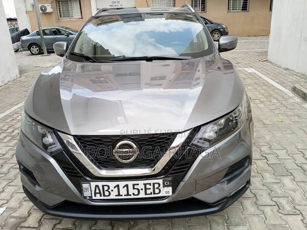 Nissan 100 2011 Gris